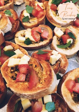 Una foto de Bruschettas caprese