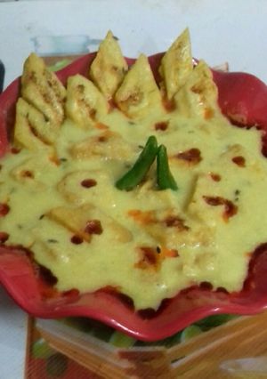 A picture of Besan jimiknd (Pittora) with Gravy.