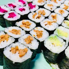 A picture of How to roll the Natto Roll  Smelly? Delicious?.