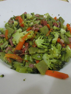 Una foto de Verduras salteadas con jamón