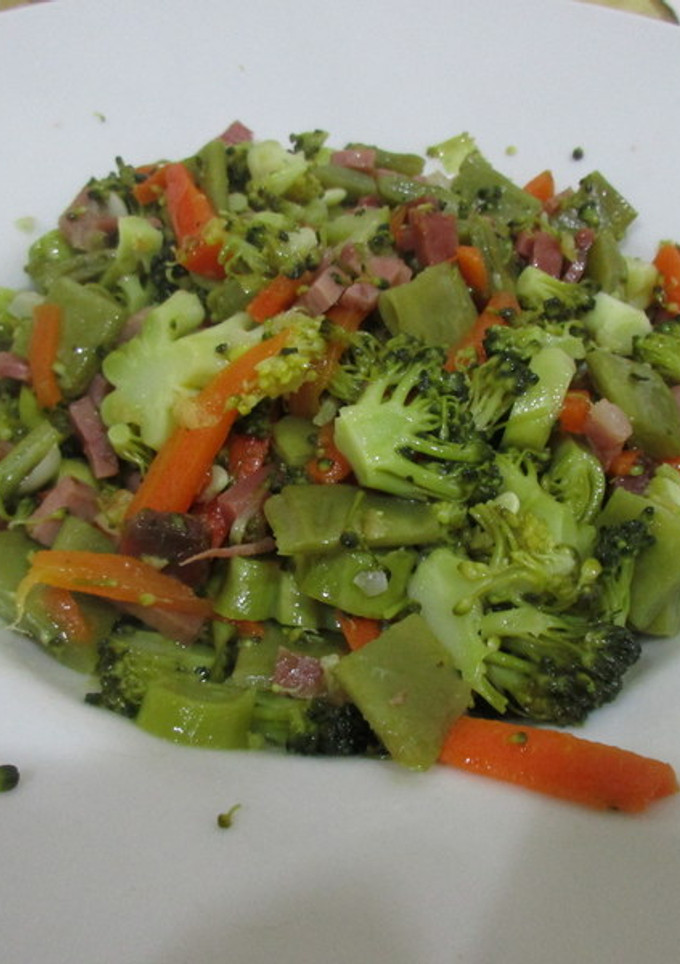 Una foto de Verduras salteadas con jamón
