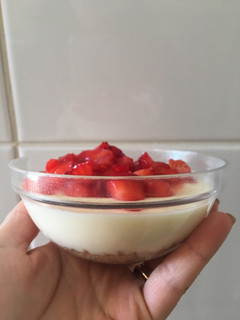 Una foto de Cheesecake Frutilla - Limón