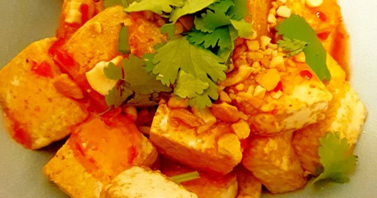 Fried Tofu with Sweet Chilli Sauce and Roasted Cashewnuts (Vegan