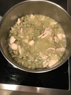 Una foto de Habas con pollo