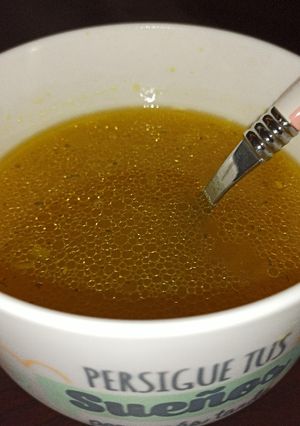Una foto de Caldo de pollo 🐔