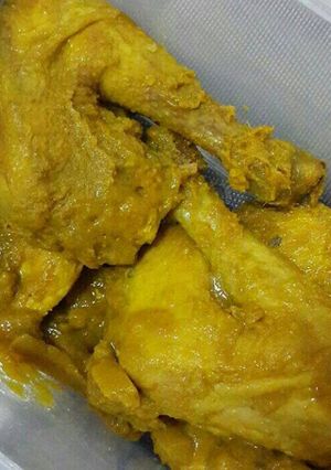 A picture of Ayam Ungkep with Yellow Spices (ready to fry).