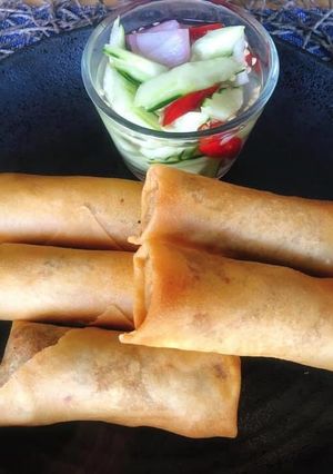 A picture of 🧑🏽‍🍳🧑🏼‍🍳 Crispy Vegetable Spring rolls Recipe • With Mushroom filling • Vegetarian Recipe.