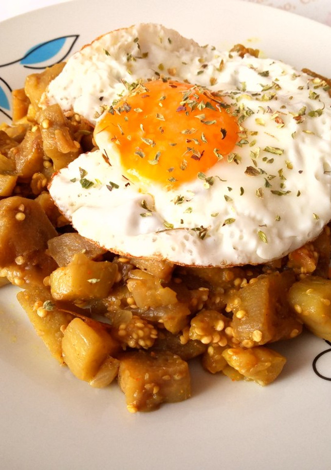 Una foto de Berenjenas al curry con huevo