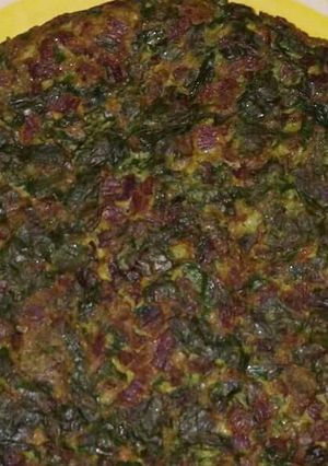 Una foto de Básicos de la cocina: hojas de remolacha ; tortilla vegetariana