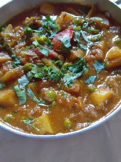 पत्ता गोभी मटर आलू की सब्जी (Patta Gobhi Matar aloo ki sabji recipe in hindi) रेसिपी मुख्य फोटो