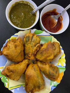 मिर्च के भरवाँ पकौड़े (Mirch ke bharwan pakode recipe in hindi) रेसिपी मुख्य फोटो