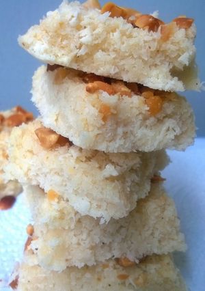 A picture of Coconut Burfi.