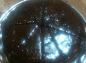 صورة لوصفة اسهل كيكة بصوص الشوكولاتة