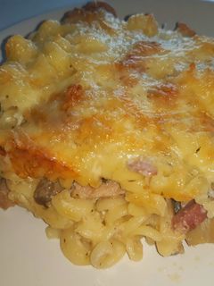 Húsos tészta gombával, bacon szalonnával és sajttal recept fotója
