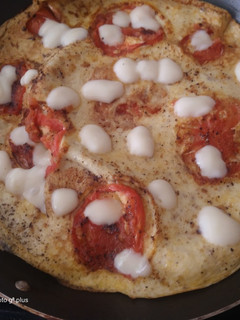 Una foto de Tortilla de huevo y jitomate (Frittata de tomate)