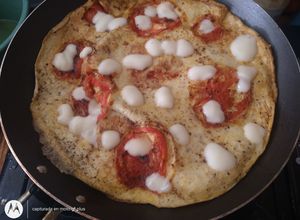 Una foto de Tortilla de huevo y jitomate (Frittata de tomate)