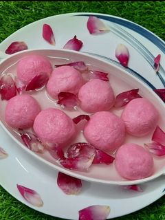 রোস এসেন্স গোলাপি রসগোল্লা(Rose flavoured Pink Rasgulla recipe in bengali) রেসিপির প্রধান ছবি