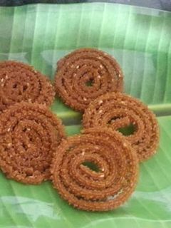 भाजणी चकली (bhajani chakli recipe in Hindi) रेसिपी मुख्य फोटो
