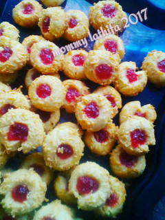 Foto resep Crunchy strawberry thumbprint cookies