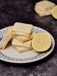 Una foto de Galletitas de Limón tipo Havanna 🍋