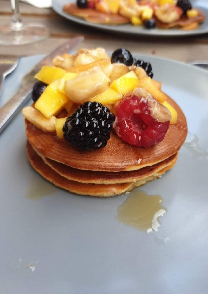 Una foto de Pancakes con fruta
