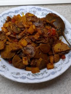 عکسی از دستور سوسیس با سیب زمینی و قارچ