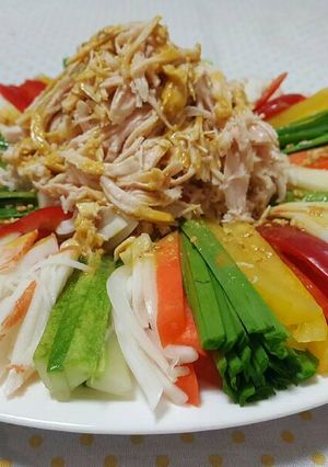 Hình của món Salad ức gà mù tạt vàng 닭고기 겨자냉채.