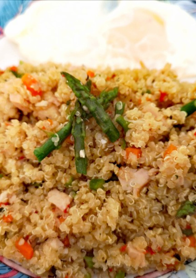 Una foto de Chaufa de quinua con pollo