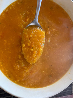 Una foto de Sopa crema de choclo y calabaza 🫕🧡