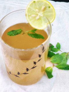 हर्बल पुदीना ड्रिंक (Herbal pudina drink recipe in Hindi) रेसिपी मुख्य फोटो