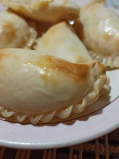 Una foto de Empanadas de queso y camarón, al horno