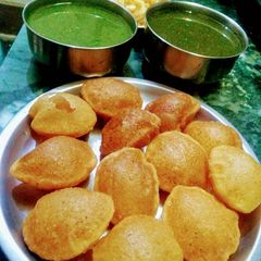 A picture of Paani ke bataashe.