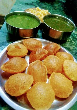 A picture of Paani ke bataashe.