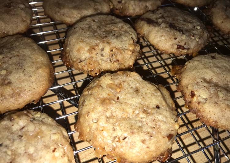 Steps to Make Quick Toffee Pecan Cookies