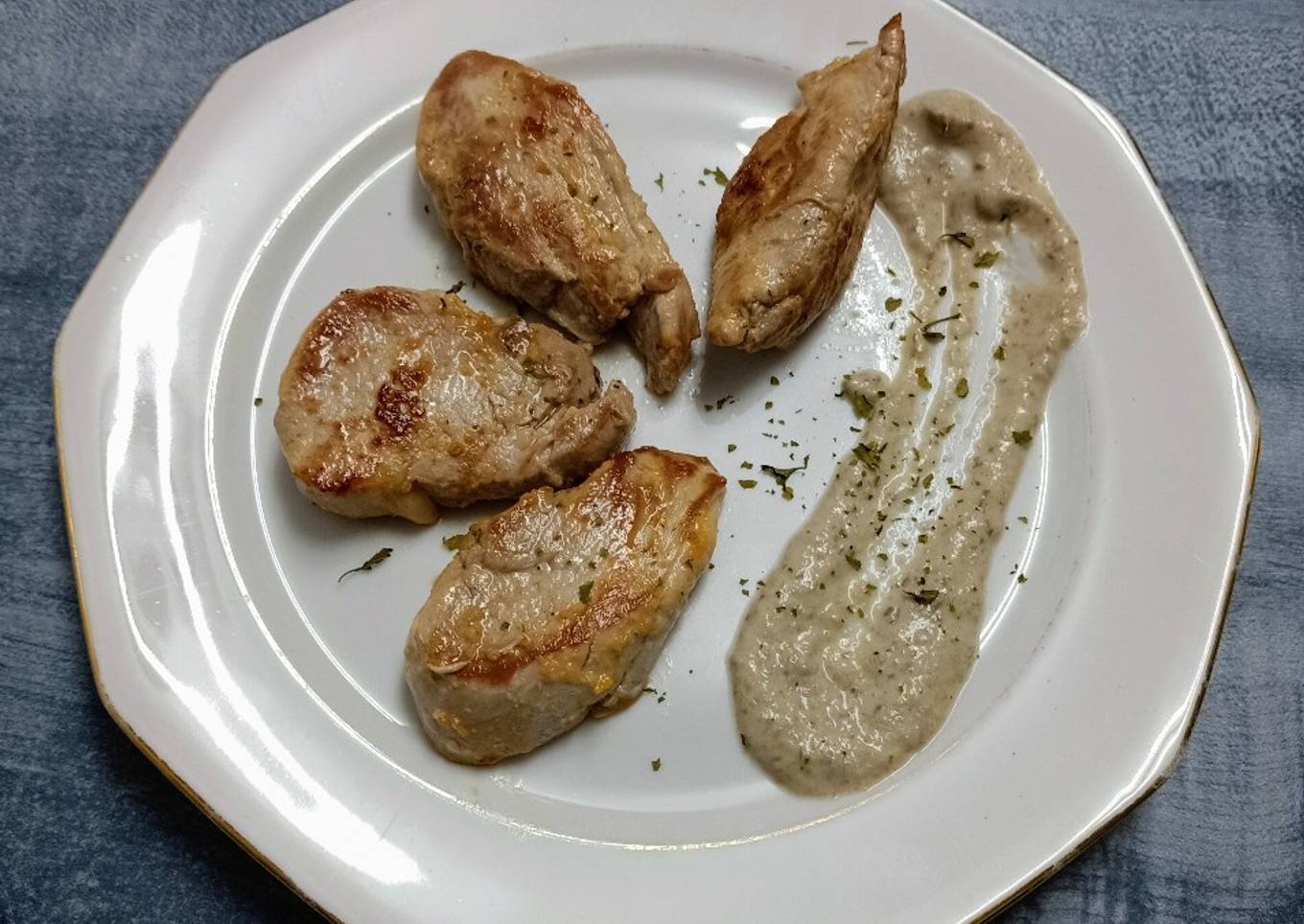 Solomillo de cerdo con salsa de hongos