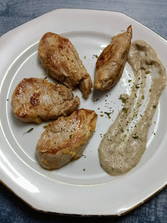 Una foto de Solomillo de cerdo con salsa de hongos