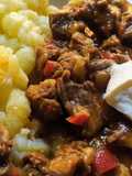 Gulash o goulash con ñoquis
