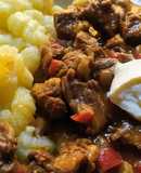 Gulash o goulash con ñoquis
