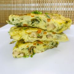 A picture of Egg 🥚 Roll(tamagoyaki) omelet.