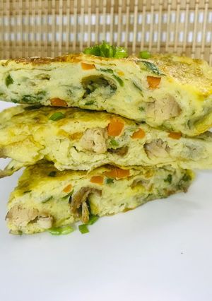 A picture of Egg 🥚 Roll(tamagoyaki) omelet.