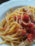 Spaghetti al tonno rosso, pistacchi e olive nere