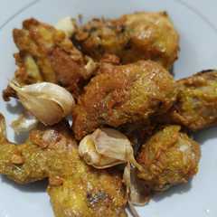 Ayam Goreng Bawang Berempah রেসিপির প্রধান ছবি