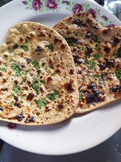 तंदुरी रोटी (Tandoori roti recipe in marathi) रेसिपी चे मुख्य फोटो 