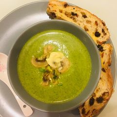 A picture of Spinach mushroom cheddar soup.