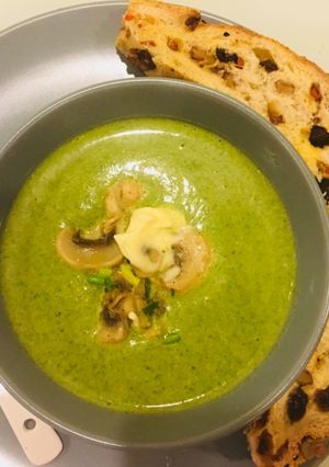 A picture of Spinach mushroom cheddar soup.