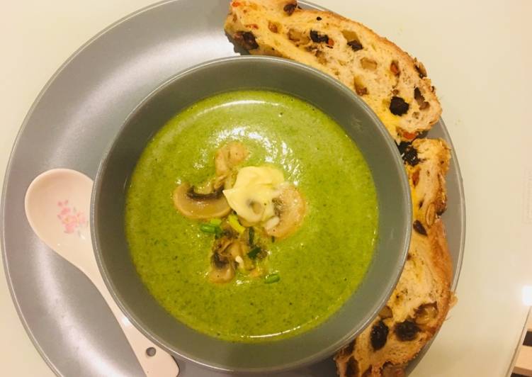 Recipe of Quick Spinach mushroom cheddar soup