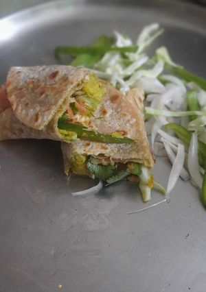 વેજીટેબલ ફ્રેન્કી(Vegetable Frankie Recipe in Gujarati) રેસીપી મુખ્ય ફોટો