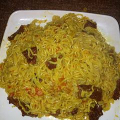 A picture of Indomie with suya.