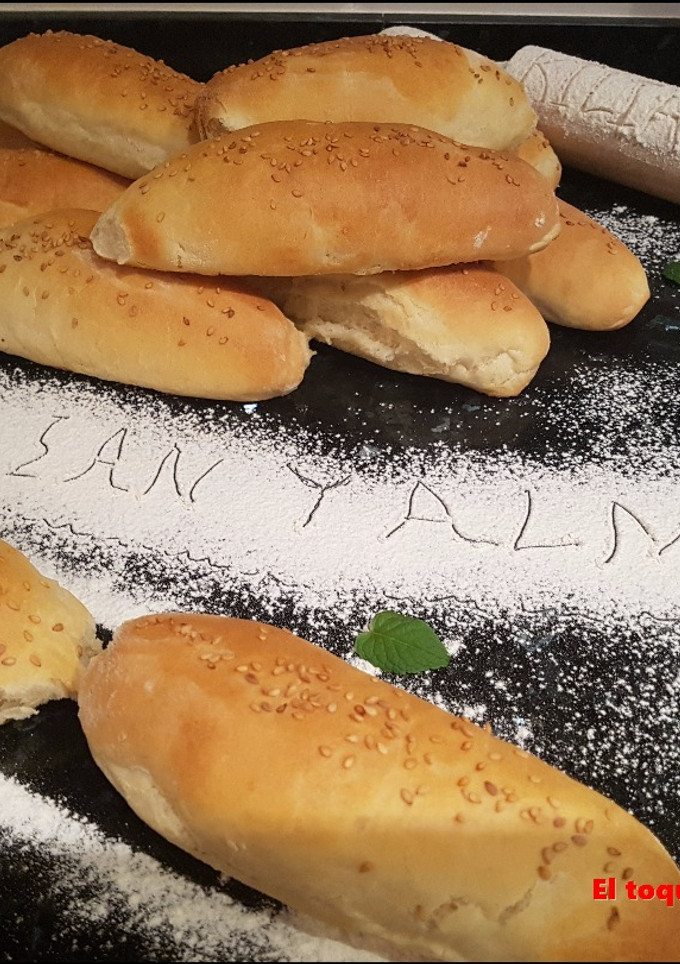 Una foto de Panecillos con semillas de sésamo super tiernos