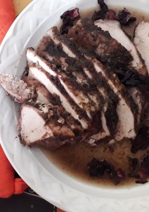 Una foto de Lomo al horno en salsa de Jamaica y vino tinto